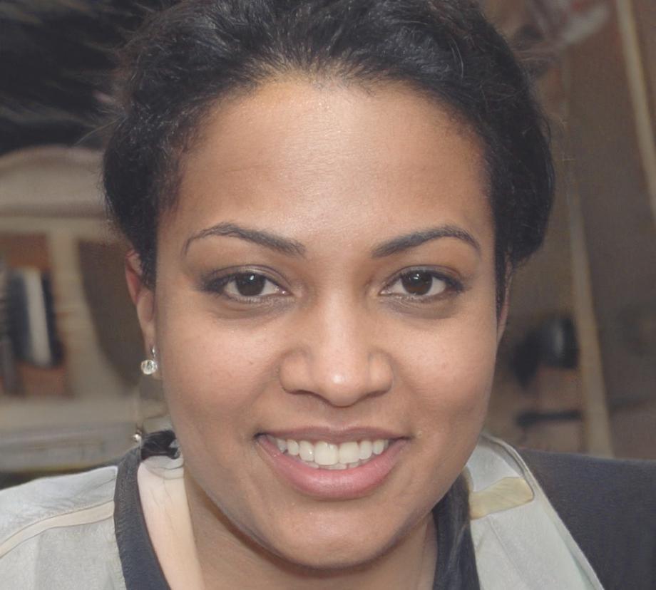 Financial analyst and educator specializing in market trend recognition